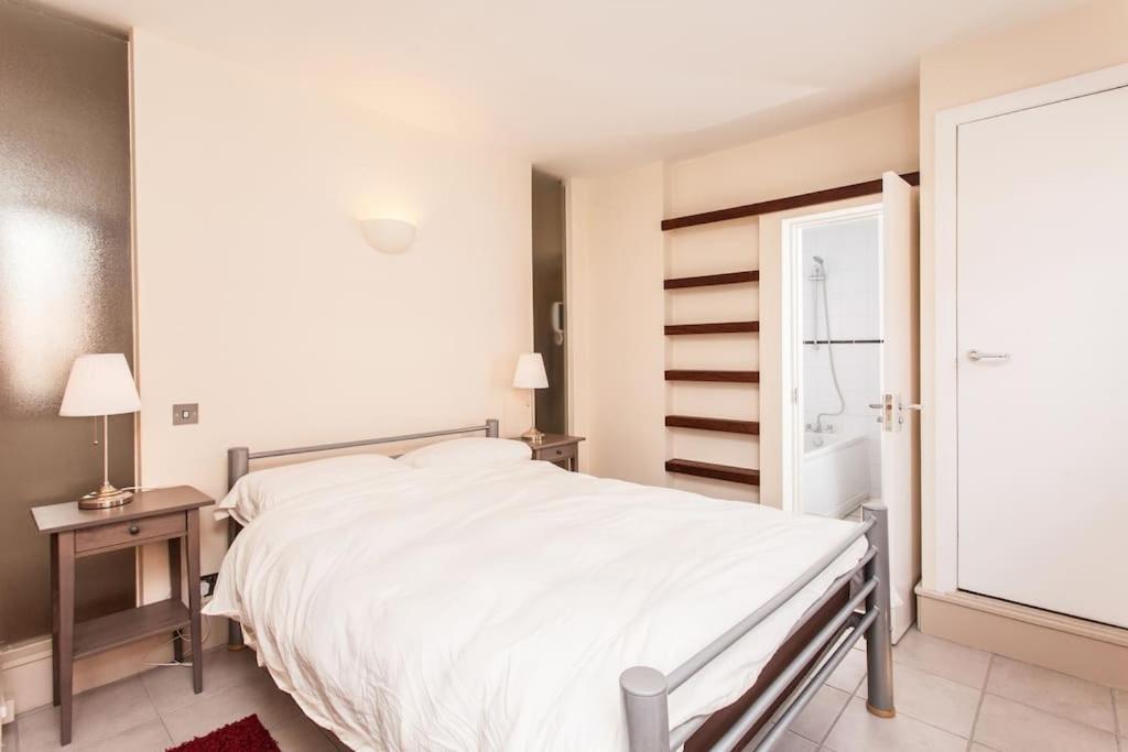 Awesome Apartment In The Heart Of Camden Town Londres Extérieur photo
