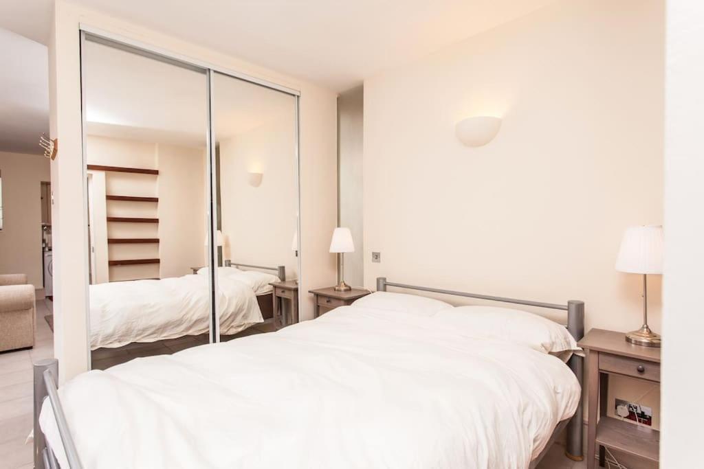 Awesome Apartment In The Heart Of Camden Town Londres Extérieur photo