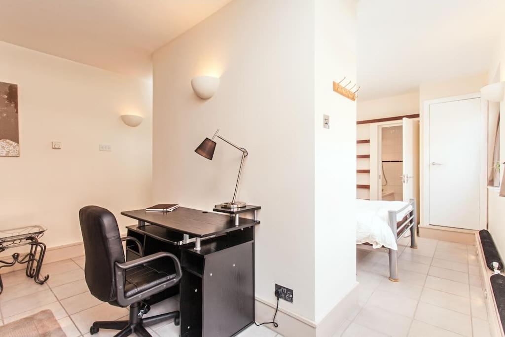 Awesome Apartment In The Heart Of Camden Town Londres Extérieur photo