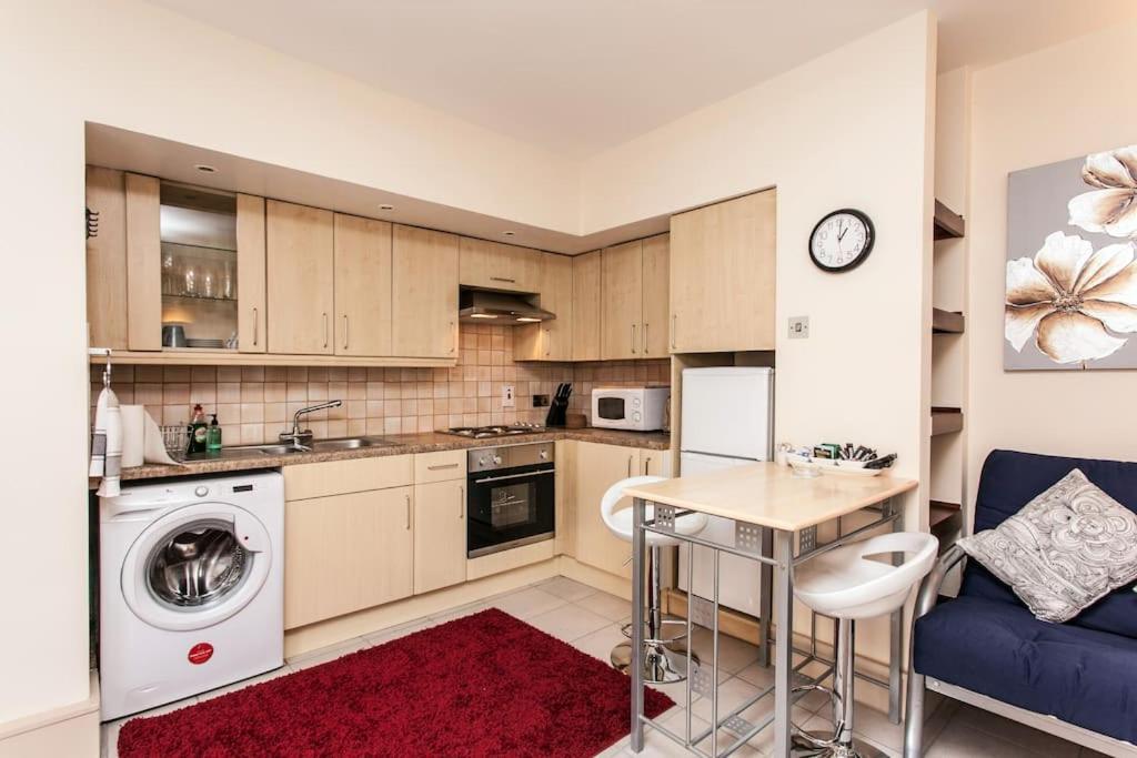 Awesome Apartment In The Heart Of Camden Town Londres Extérieur photo